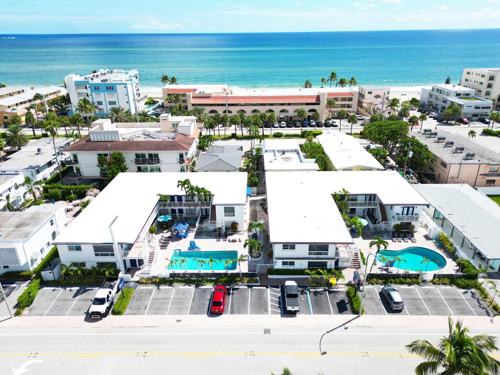 Blue Strawberry By The Sea Hotel Lauderdale-by-the-Sea Exterior photo