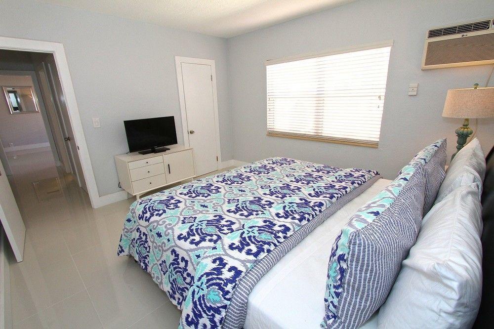 Blue Strawberry By The Sea Hotel Lauderdale-by-the-Sea Exterior photo