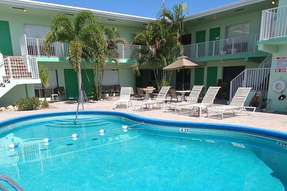 Blue Strawberry By The Sea Hotel Lauderdale-by-the-Sea Exterior photo