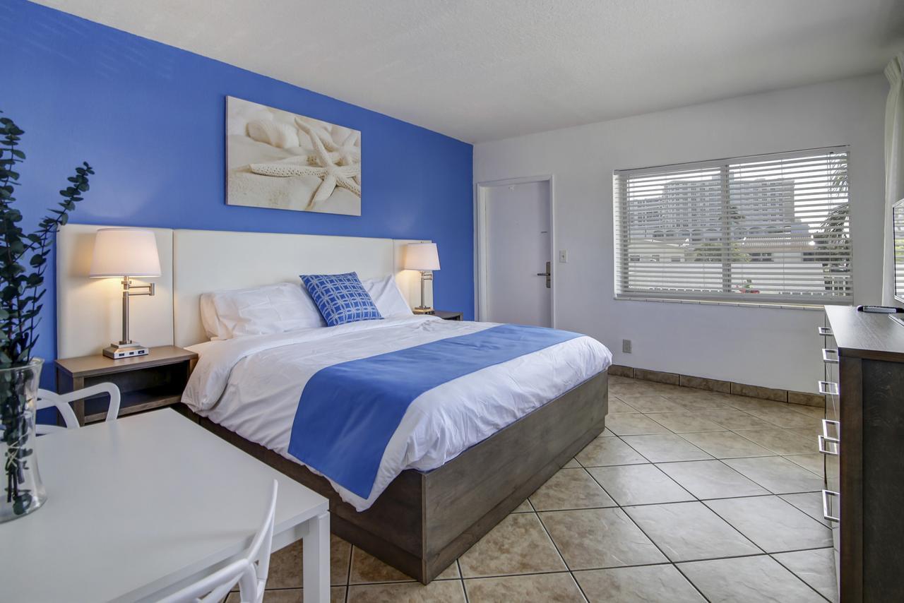 Blue Strawberry By The Sea Hotel Lauderdale-by-the-Sea Exterior photo