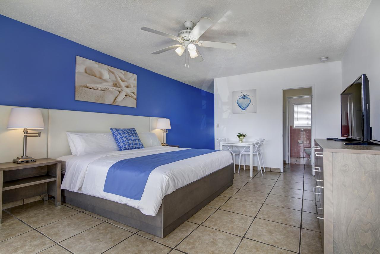Blue Strawberry By The Sea Hotel Lauderdale-by-the-Sea Exterior photo