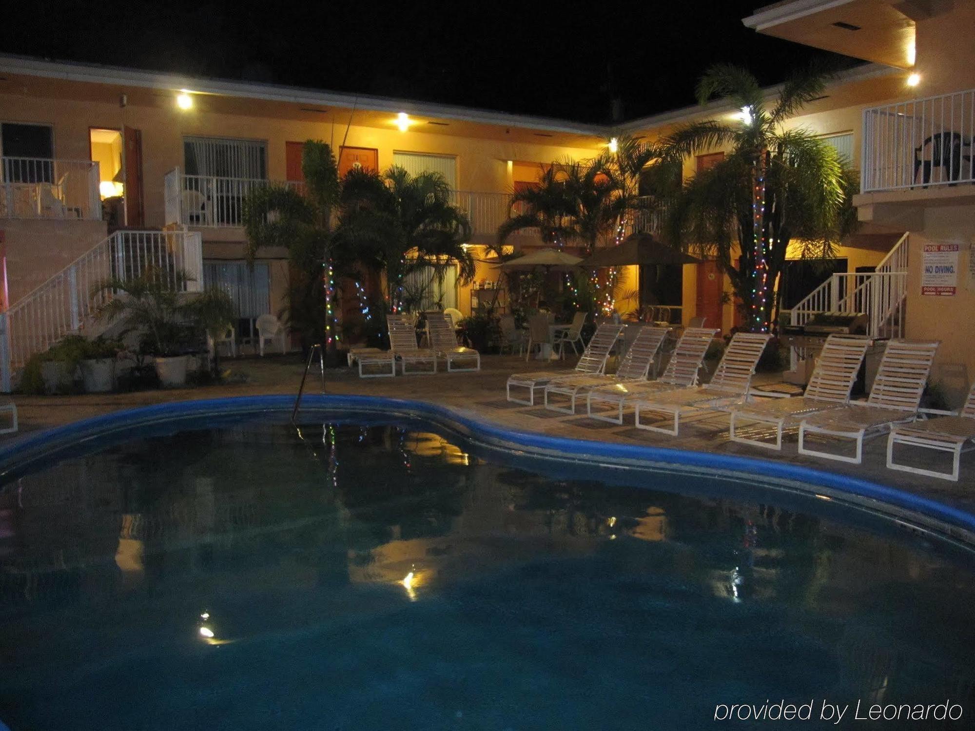 Blue Strawberry By The Sea Hotel Lauderdale-by-the-Sea Exterior photo