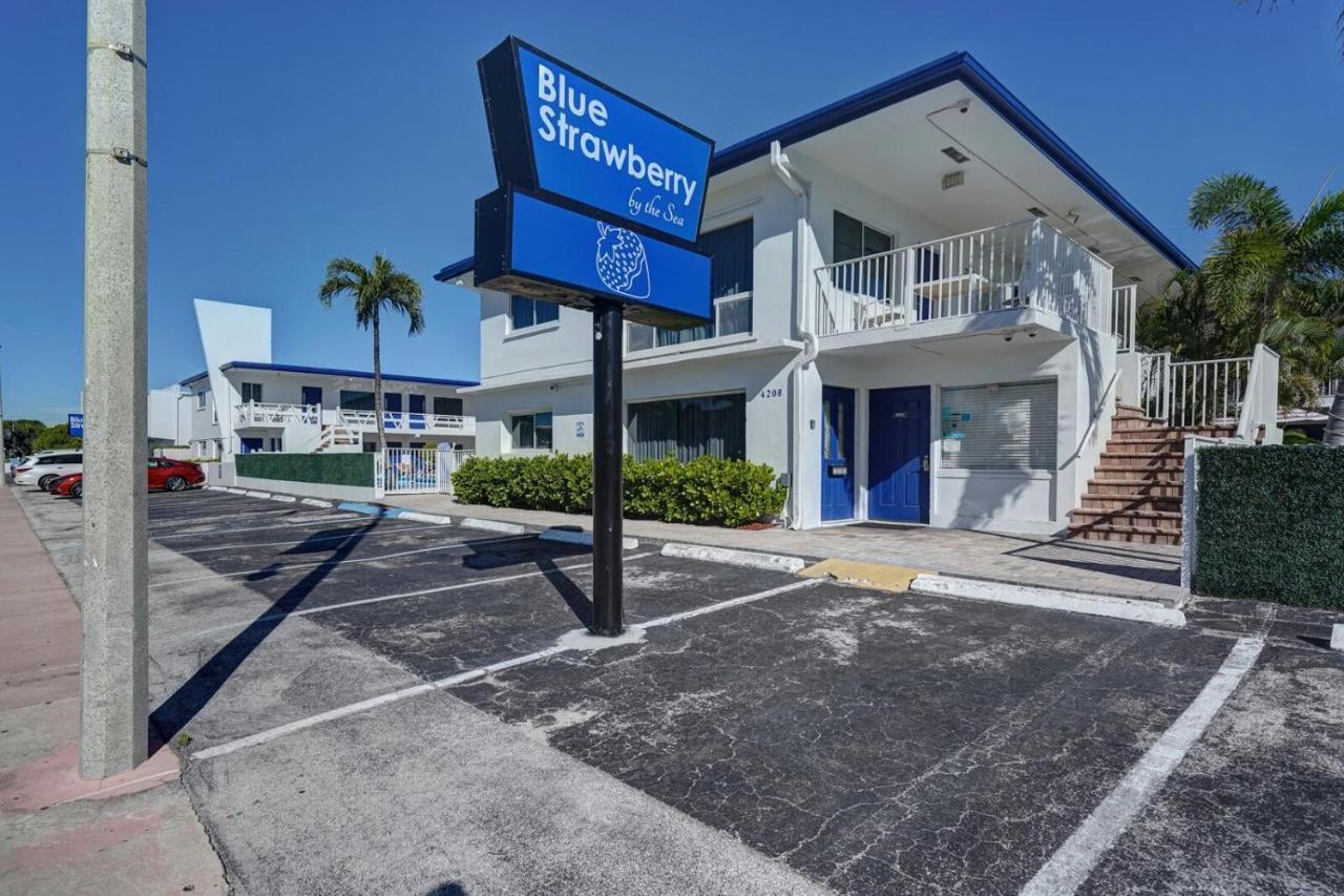 Blue Strawberry By The Sea Hotel Lauderdale-by-the-Sea Exterior photo