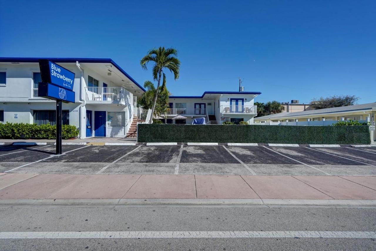Blue Strawberry By The Sea Hotel Lauderdale-by-the-Sea Exterior photo